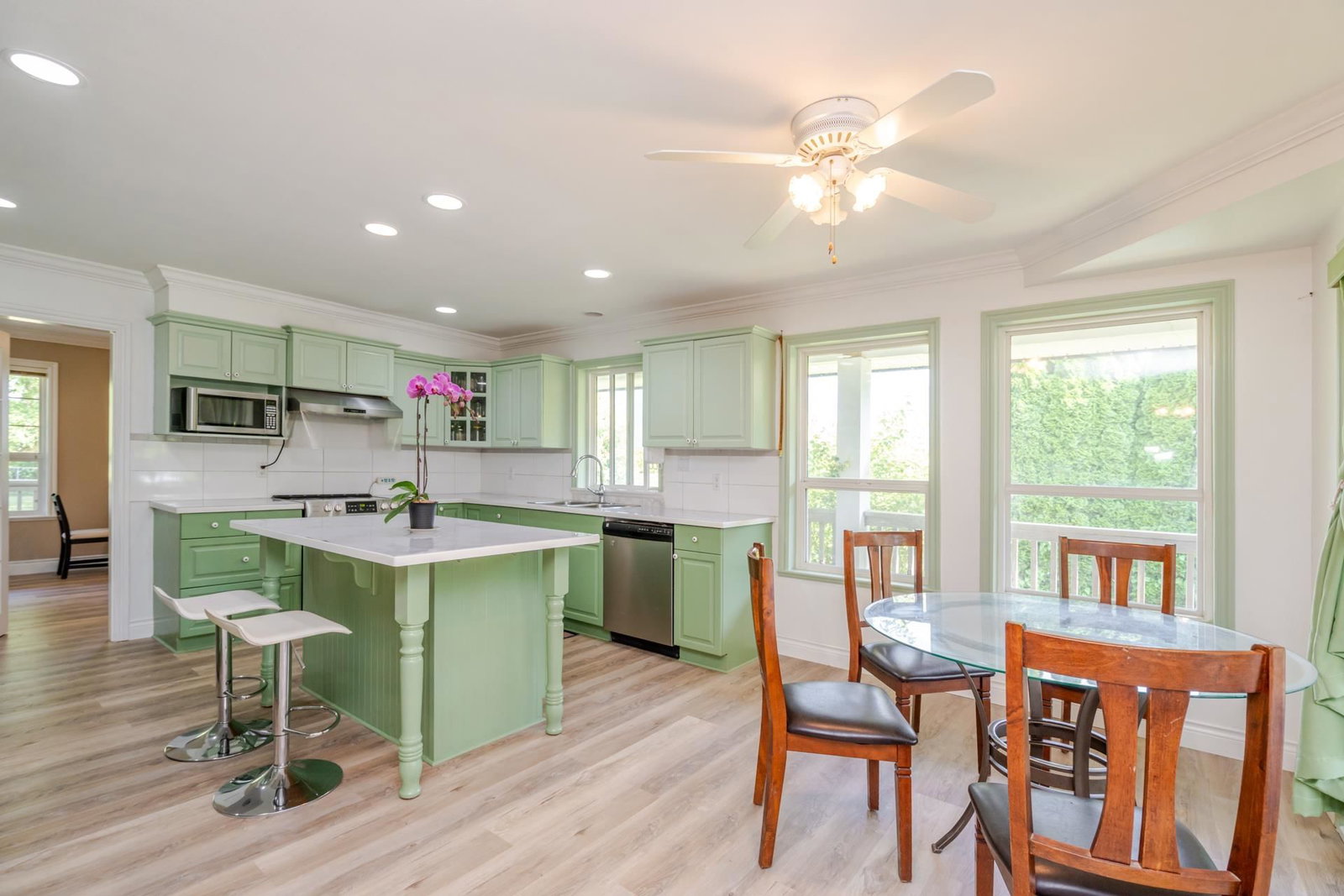 Listing Image 11