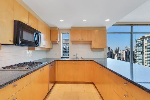 1303 - 1790 Bayshore Drive