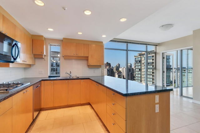 1303 - 1790 Bayshore Drive