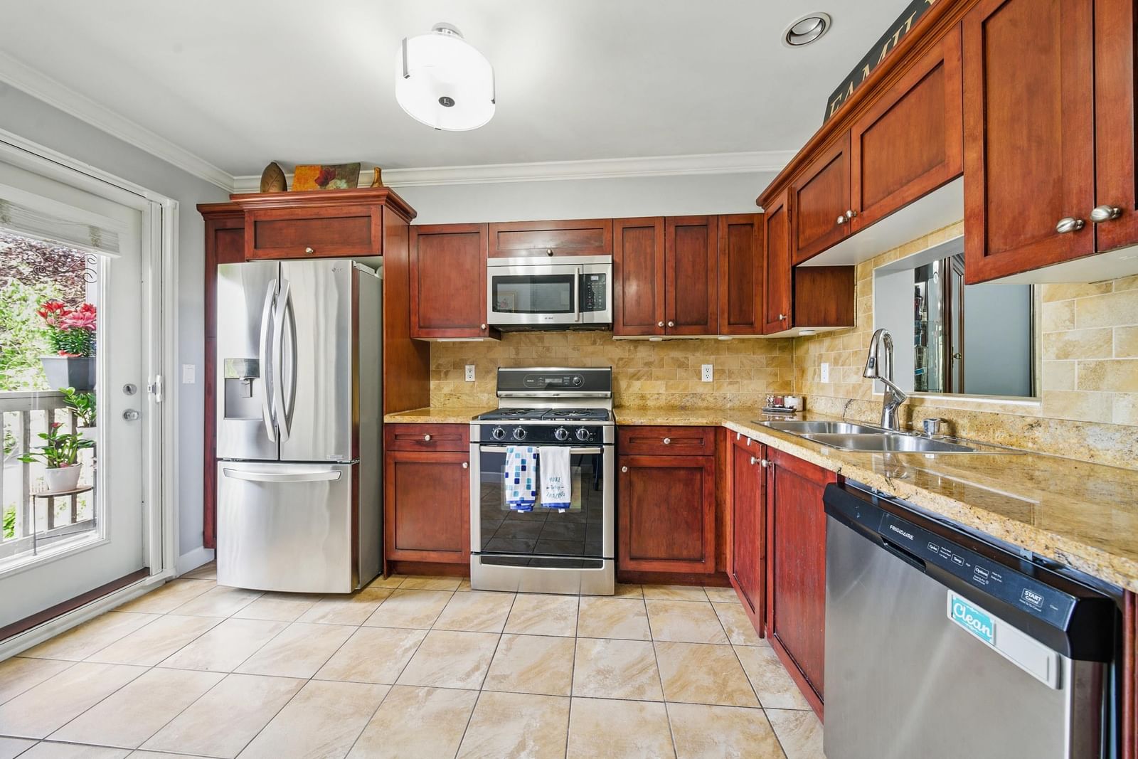 Listing Image 11
