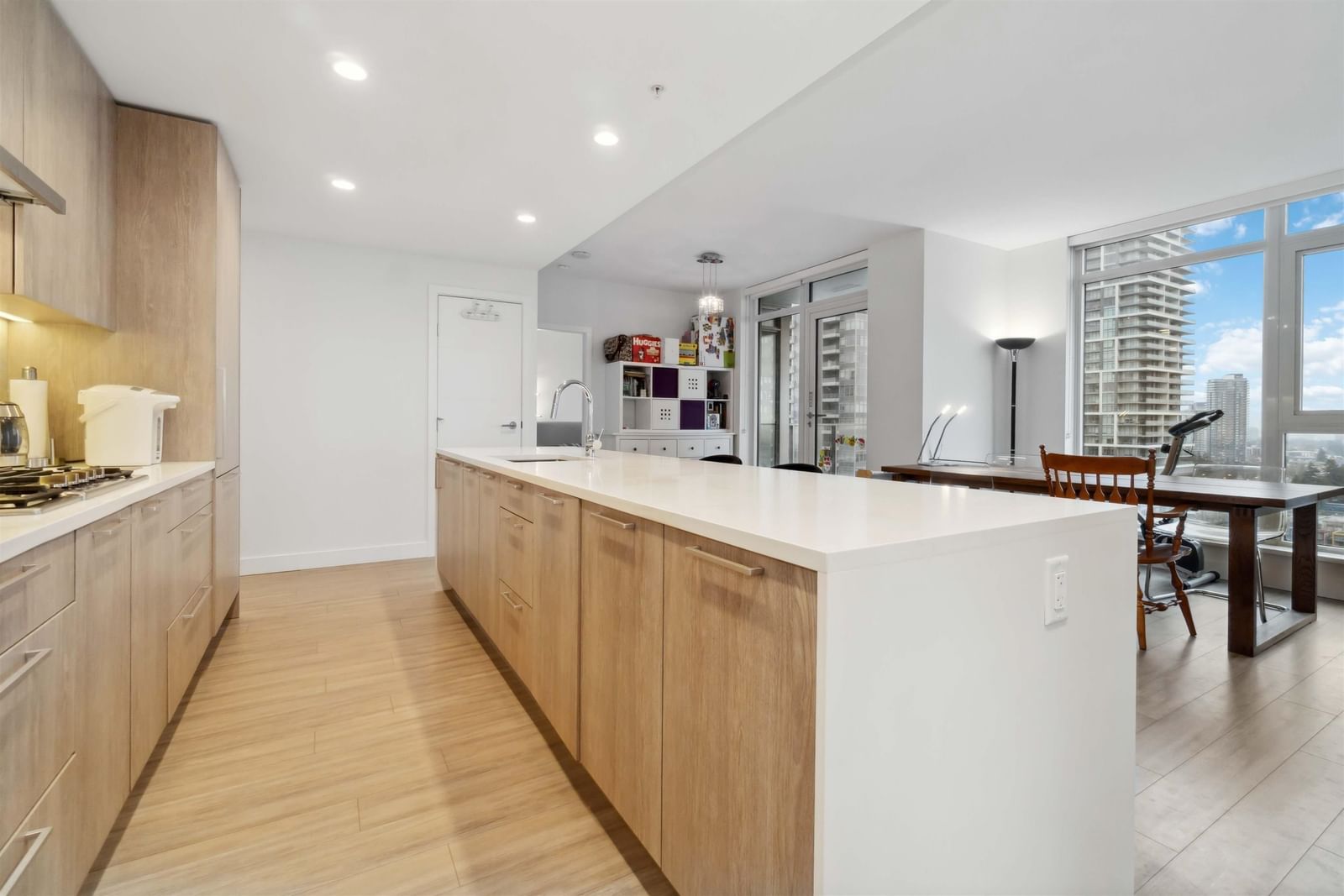 Listing Image 4