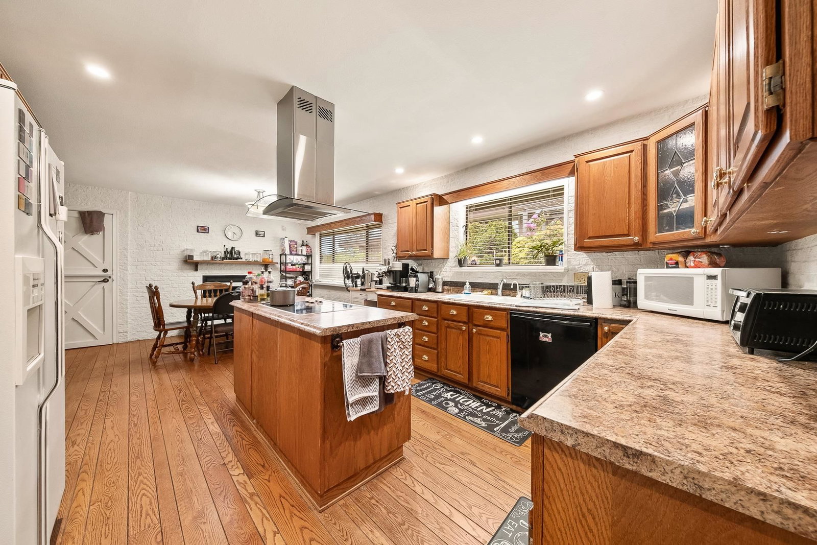 Listing Image 12