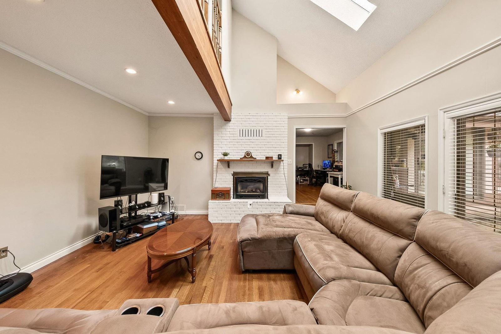 Listing Image 8