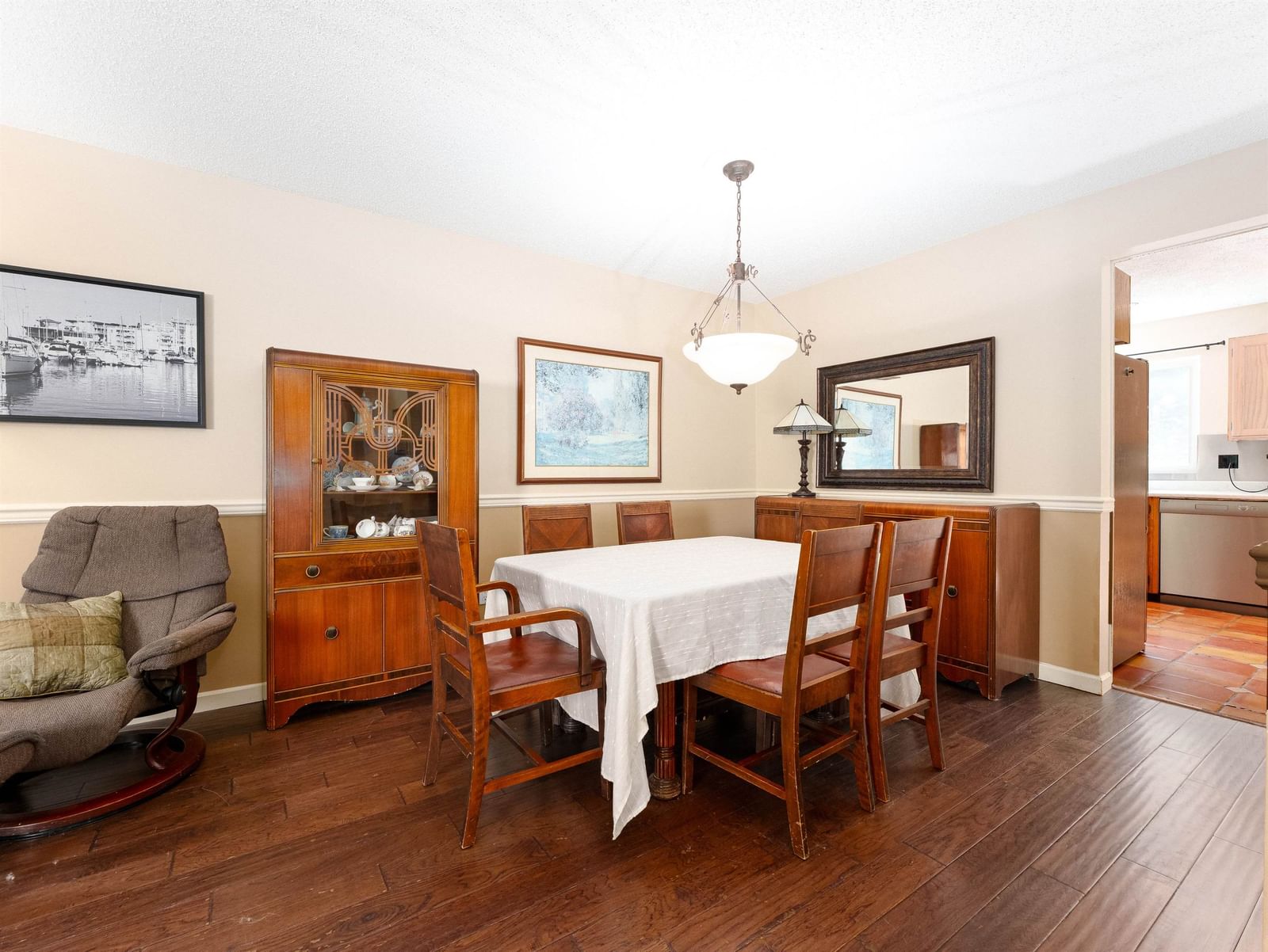 Listing Image 6