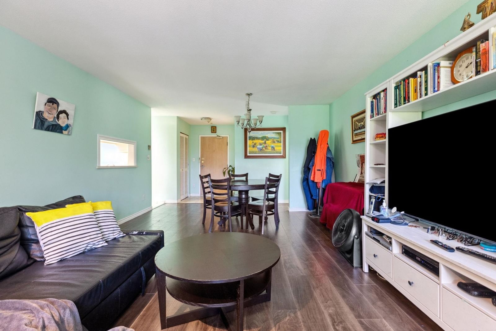 Listing Image 5