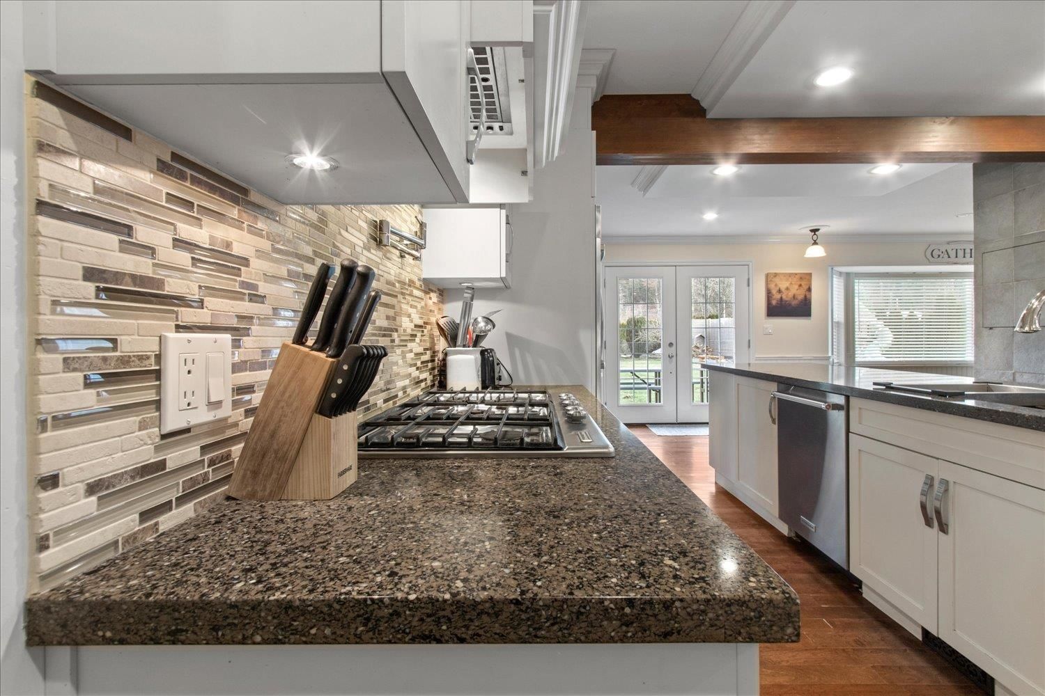 Listing Image 9