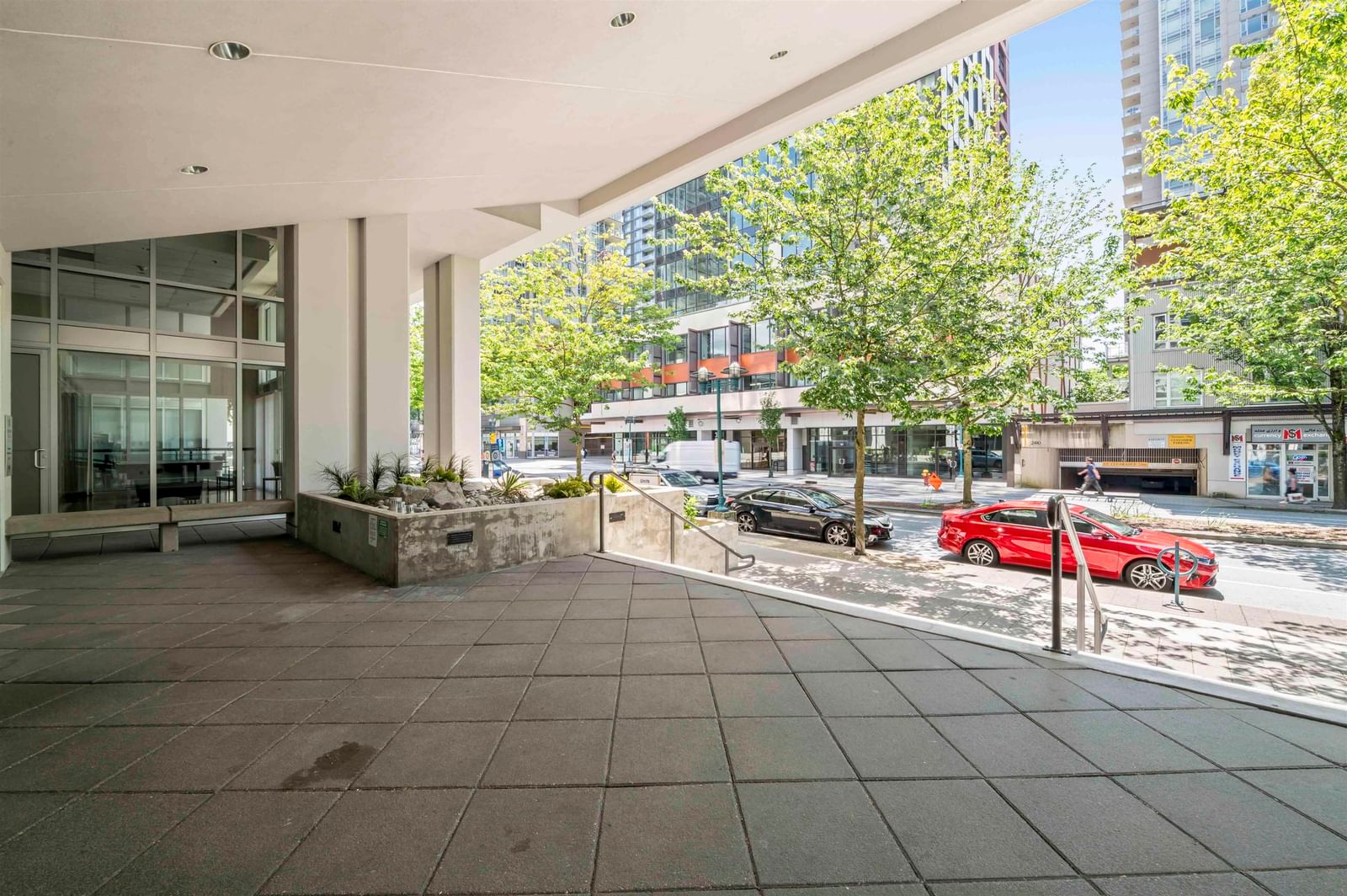 Listing Image 4