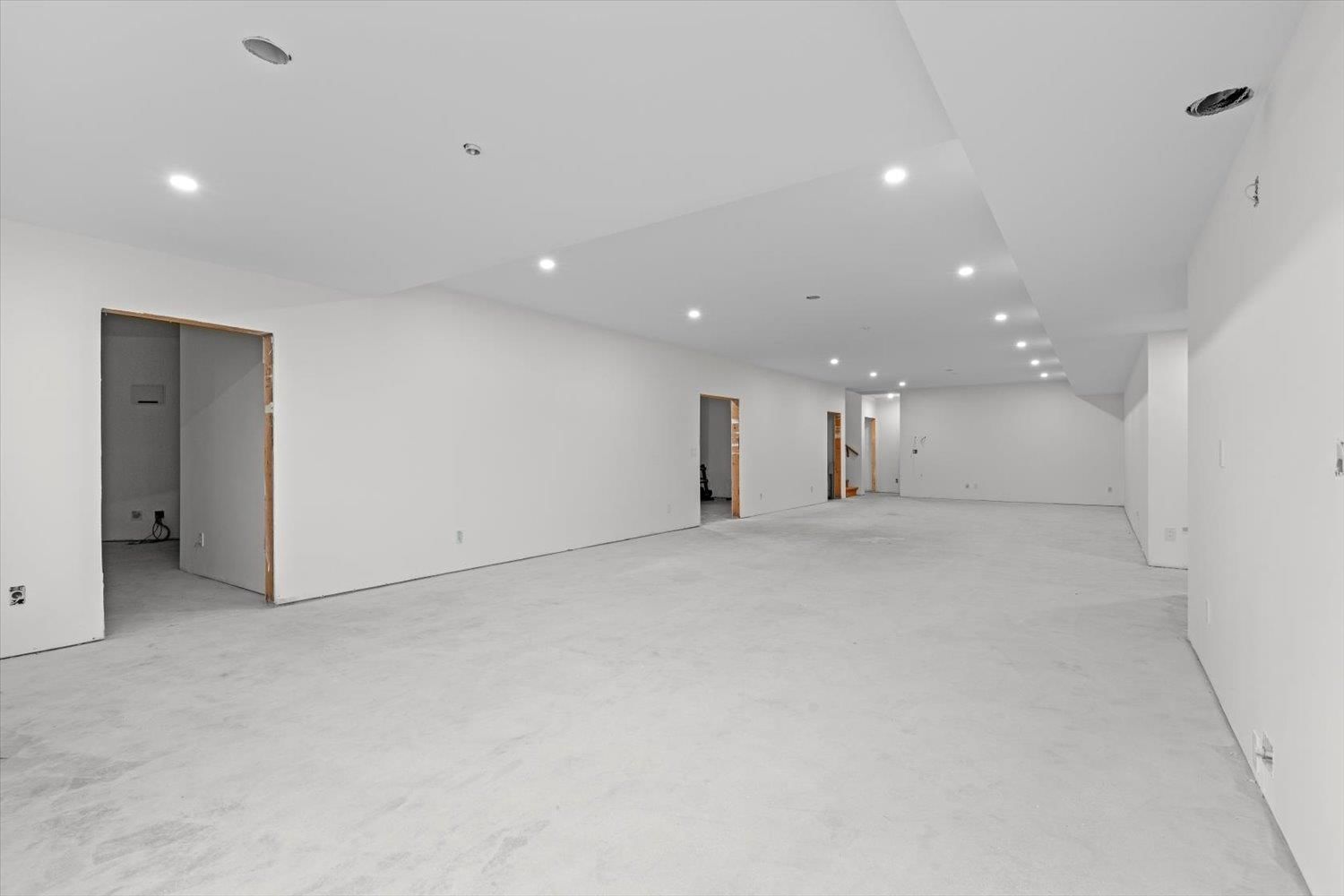 Listing Image 24