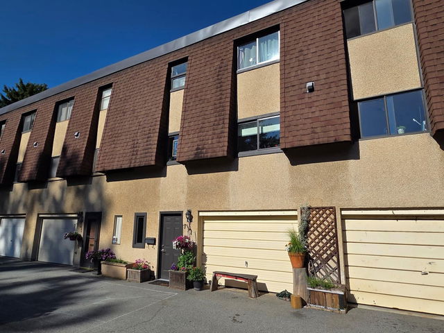829 Old Lillooet Road