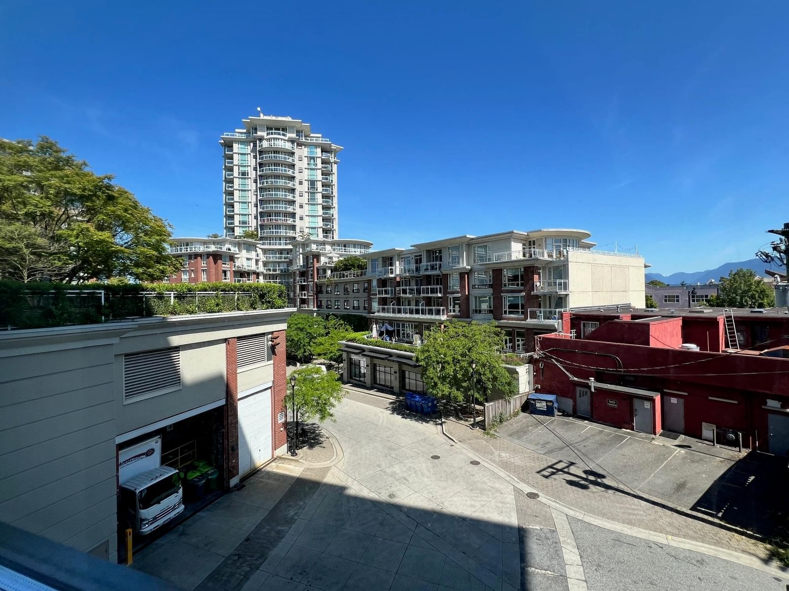 Listing Image 12