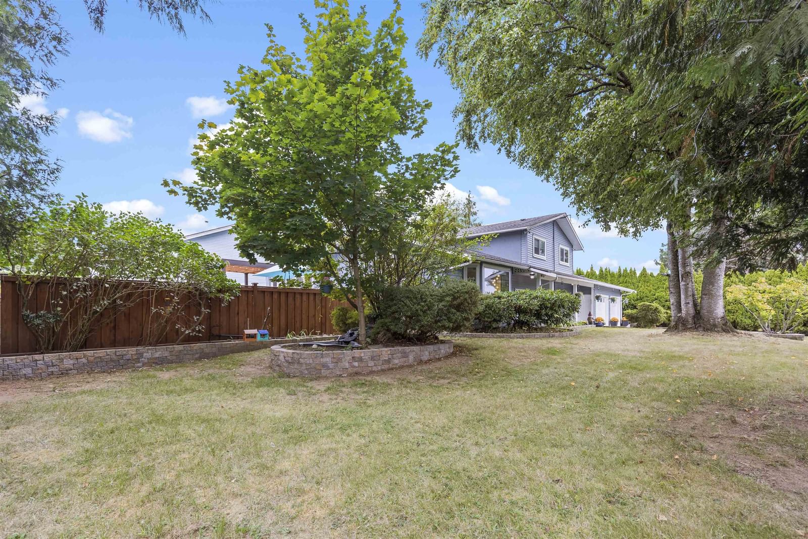 Listing Image 4
