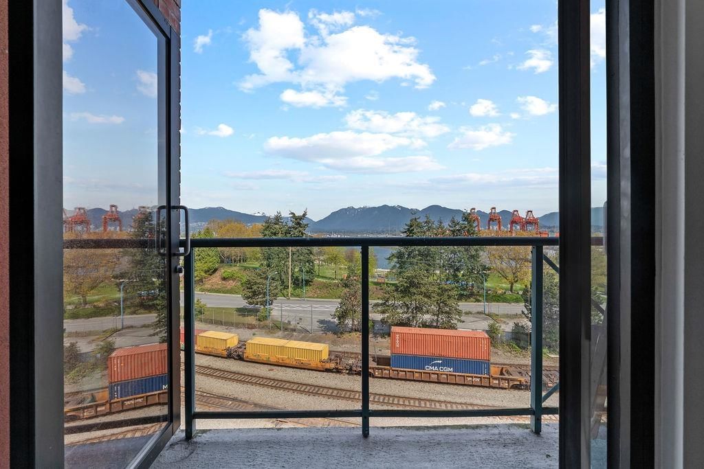 Listing Image 19