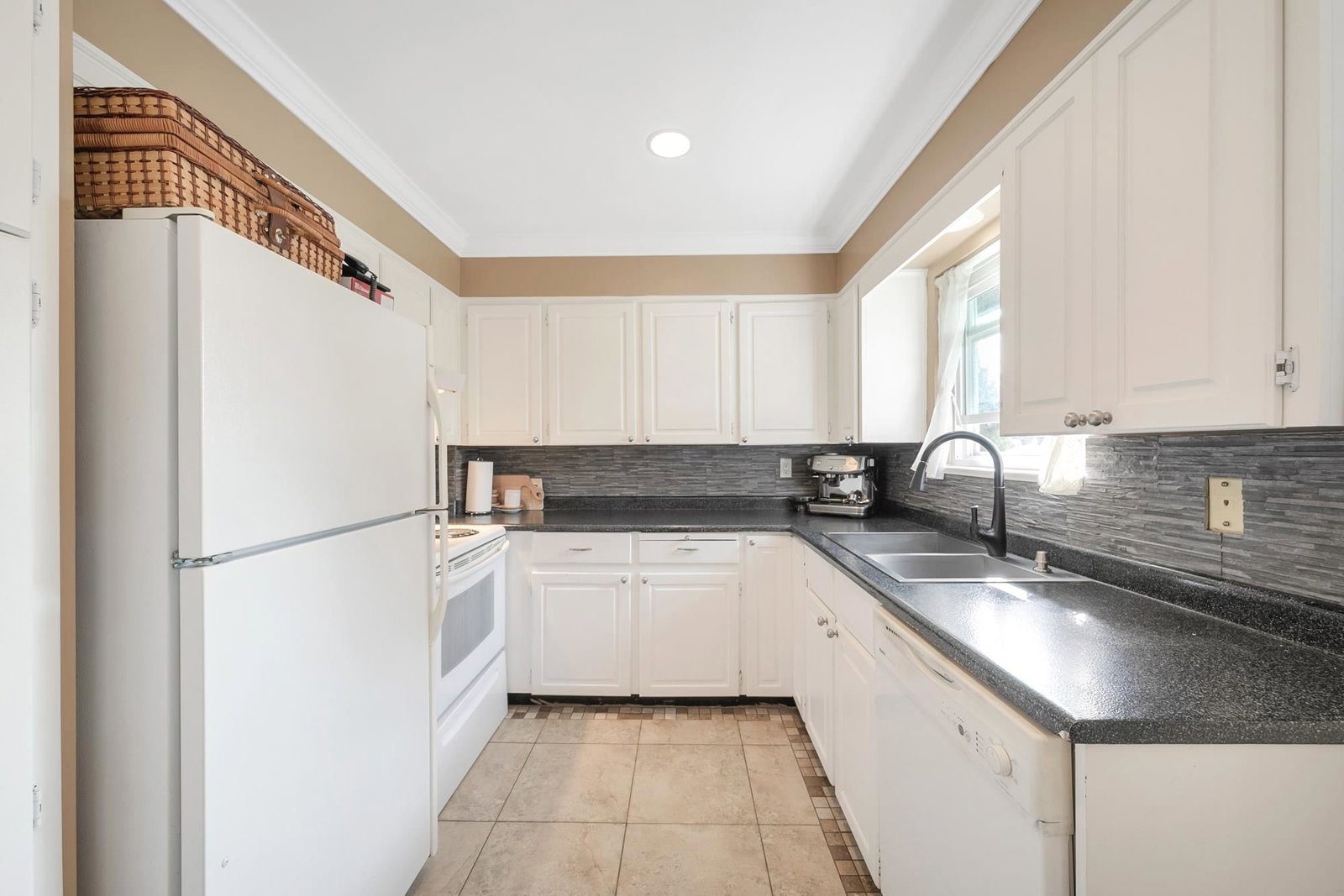 Listing Image 17