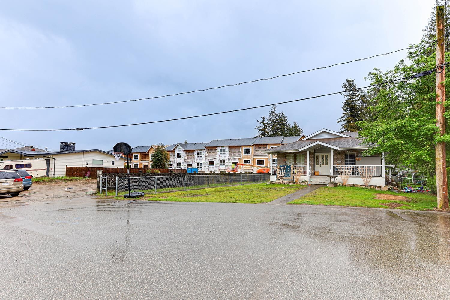 Listing Image 4