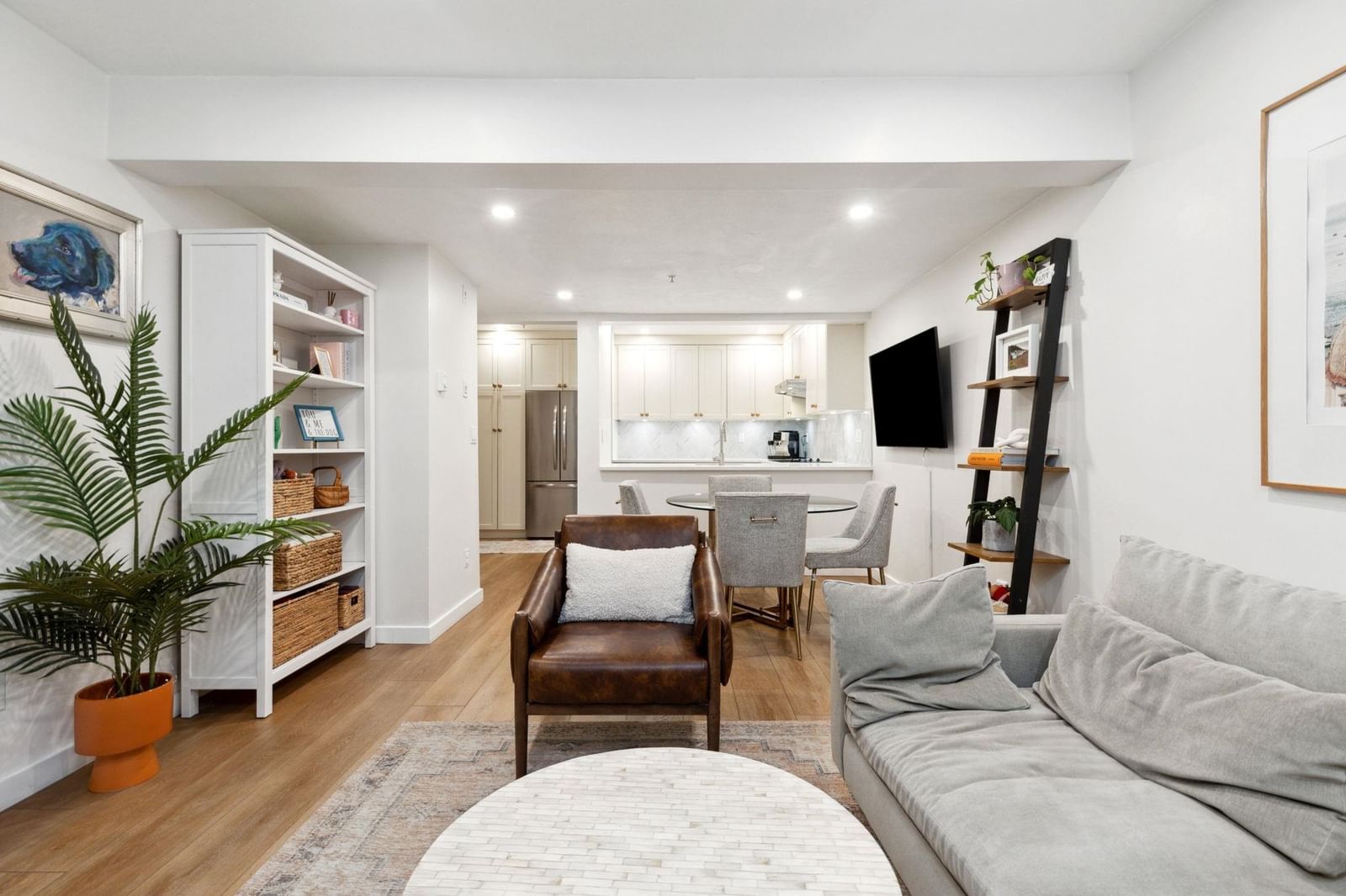 Listing Image 11