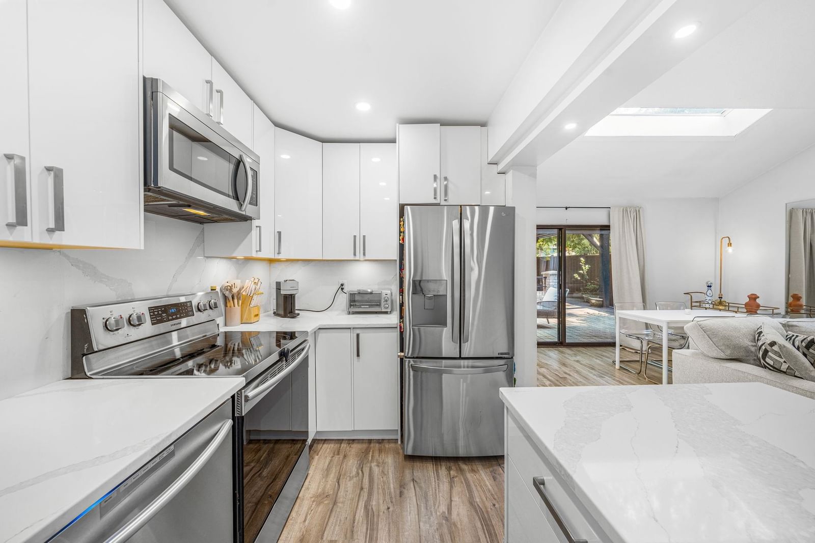 Listing Image 19