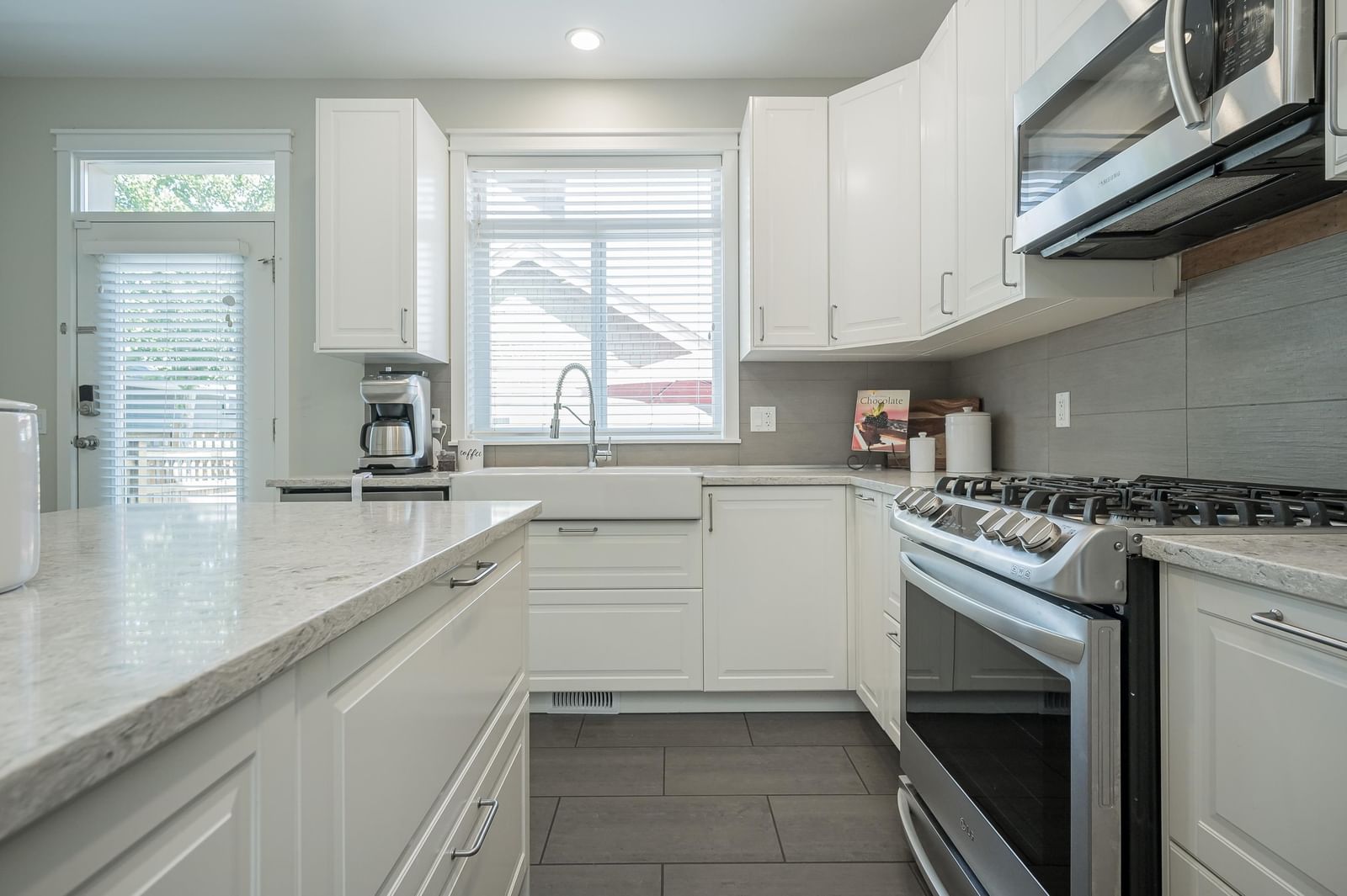 Listing Image 12