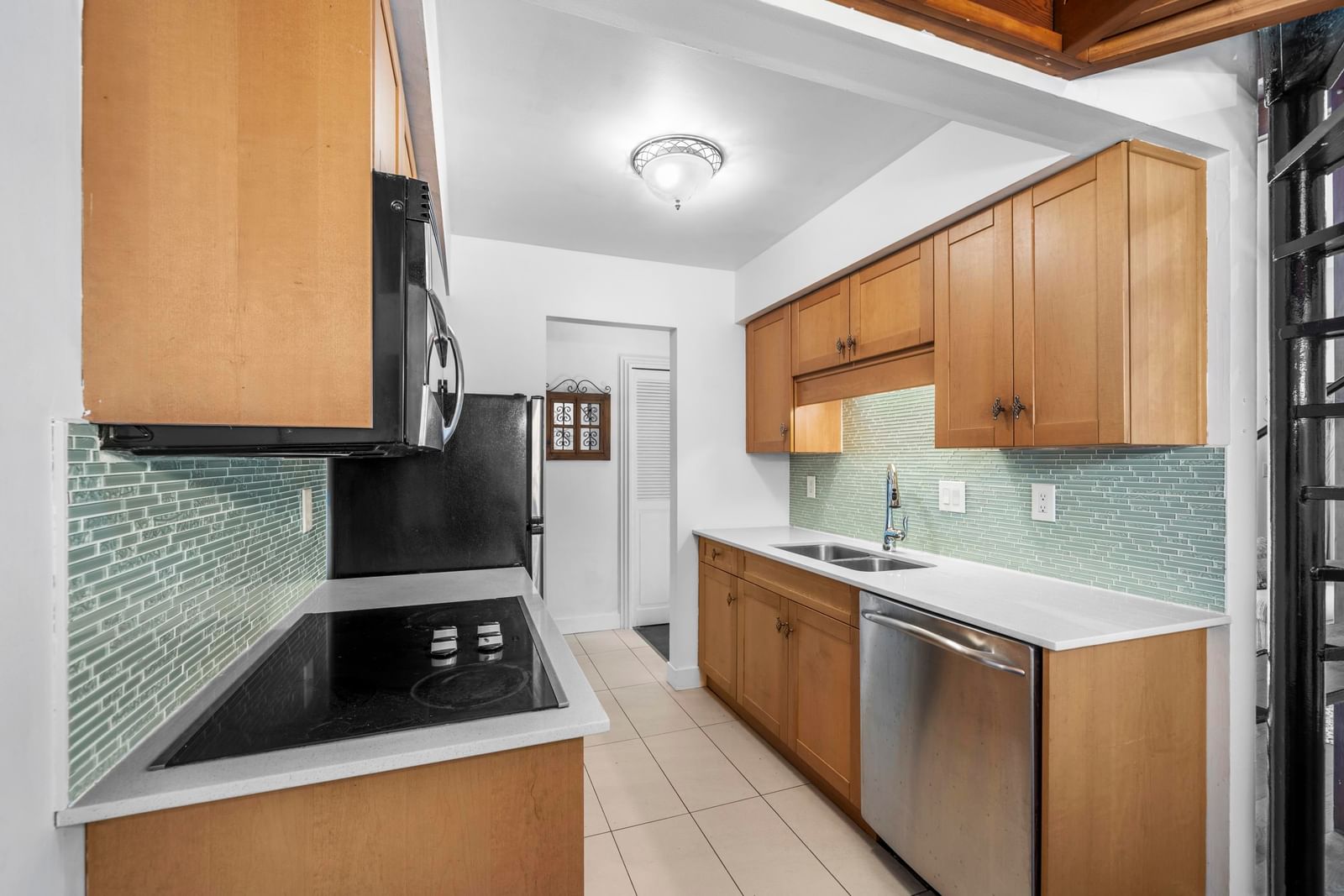 Listing Image 12