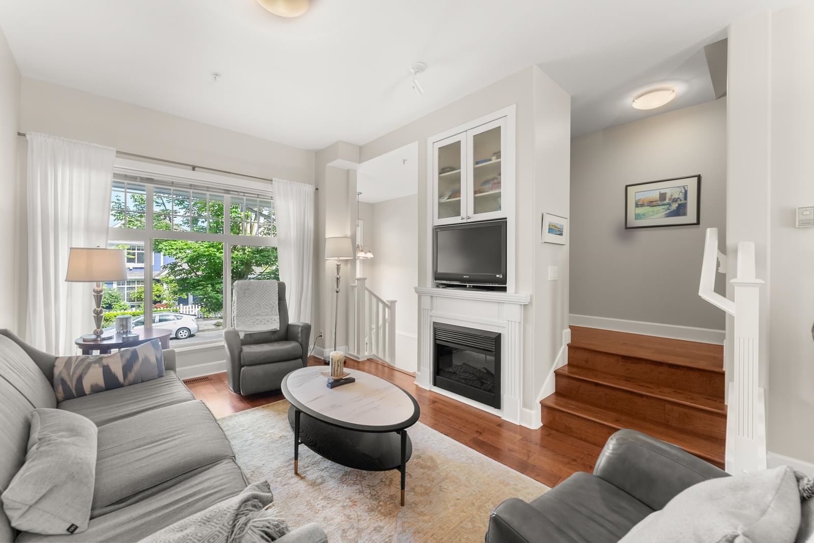 Listing Image 4