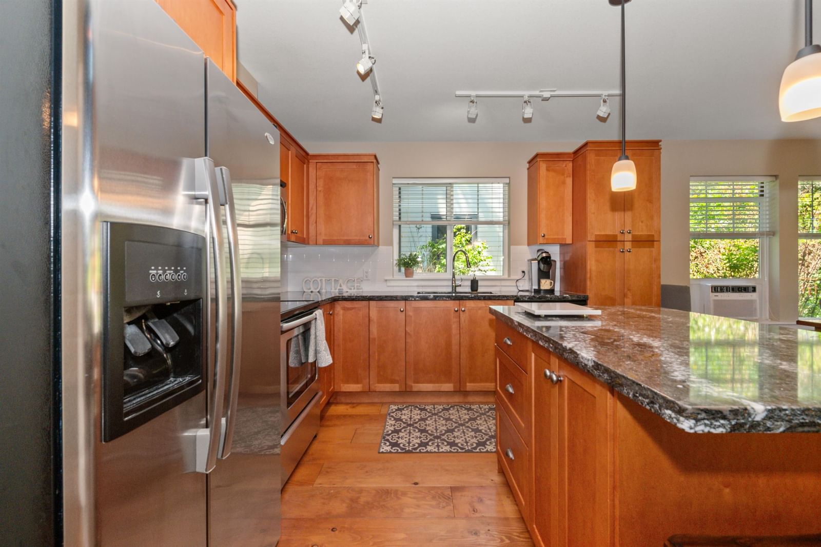 Listing Image 8
