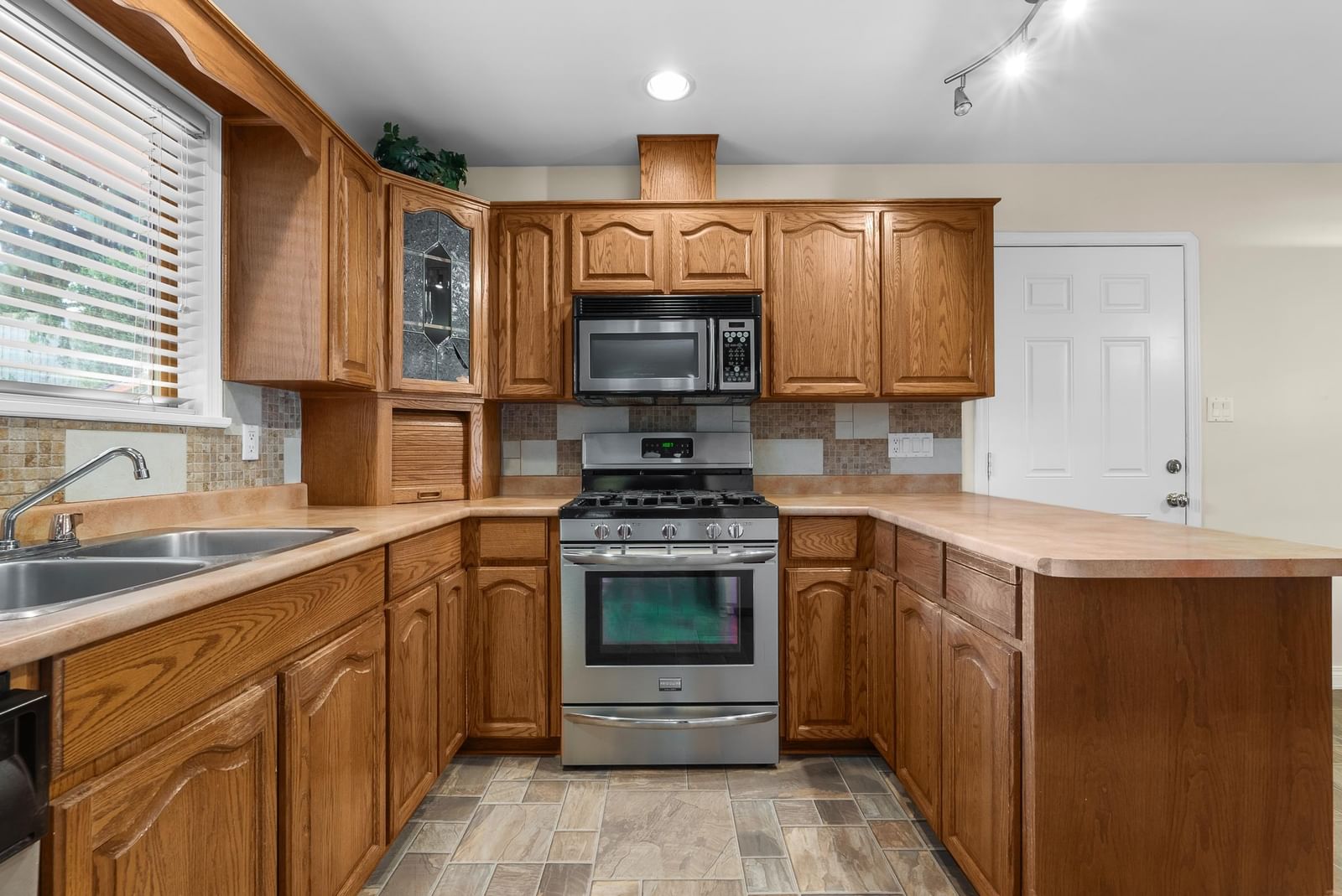 Listing Image 12
