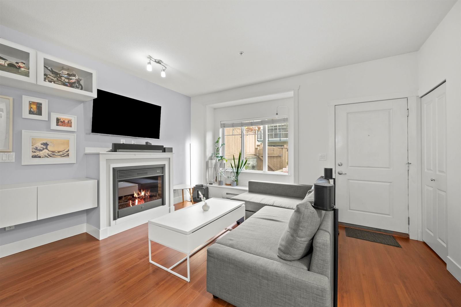 Listing Image 5