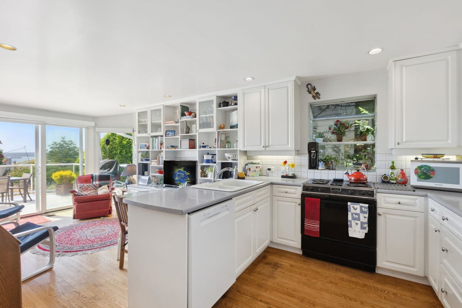 Listing Image 8