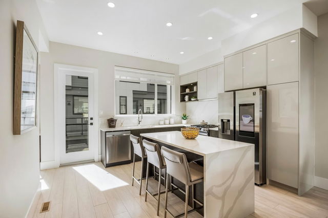 31 - 16589 25 Avenue