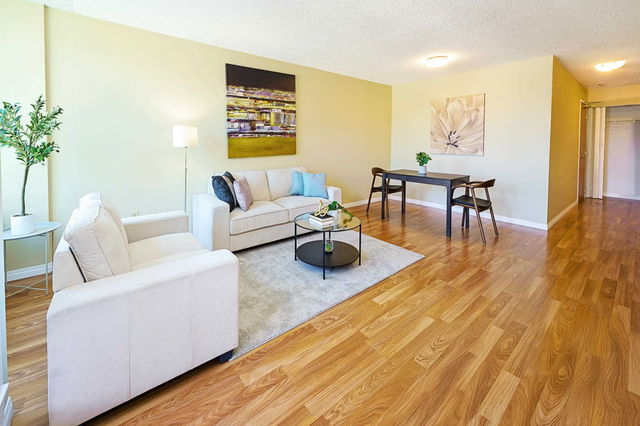 402 - 1845 Robson Street