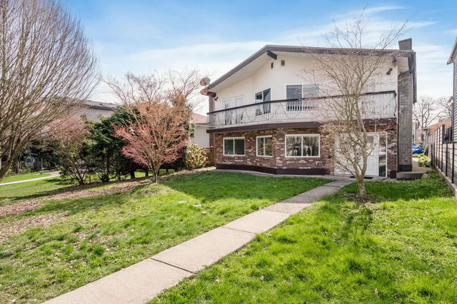 4346 Dundas Street