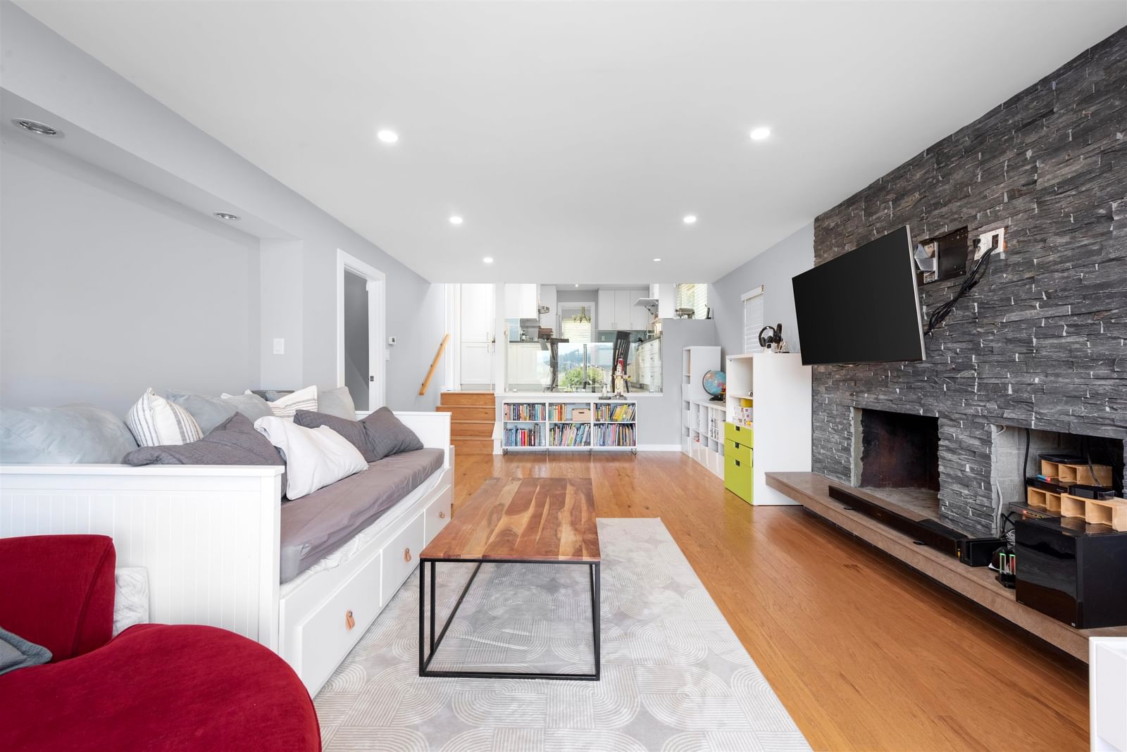 Listing Image 11