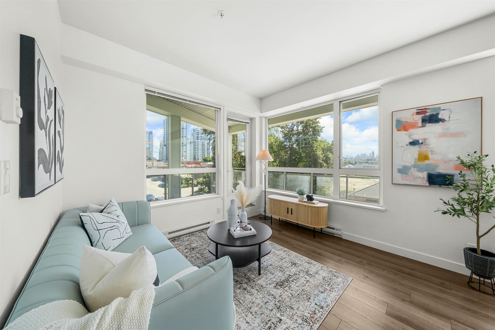 Listing Image 11