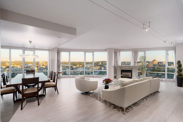 3903 - 1033 Marinaside Crescent