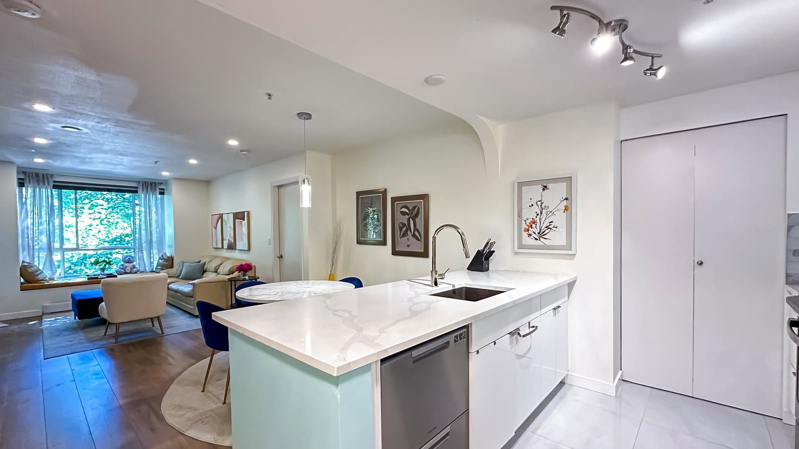Listing Image 9