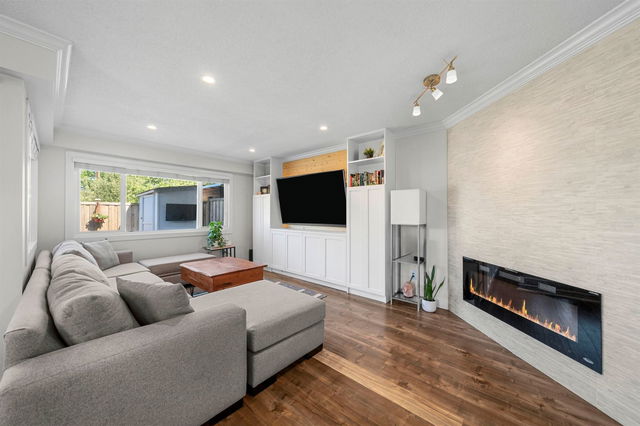 42 - 4800 Trimaran Drive
