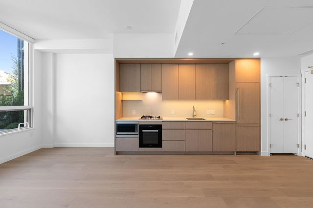 11X - 5212 Cambie Street