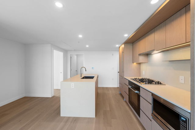 41X - 5212 Cambie Street