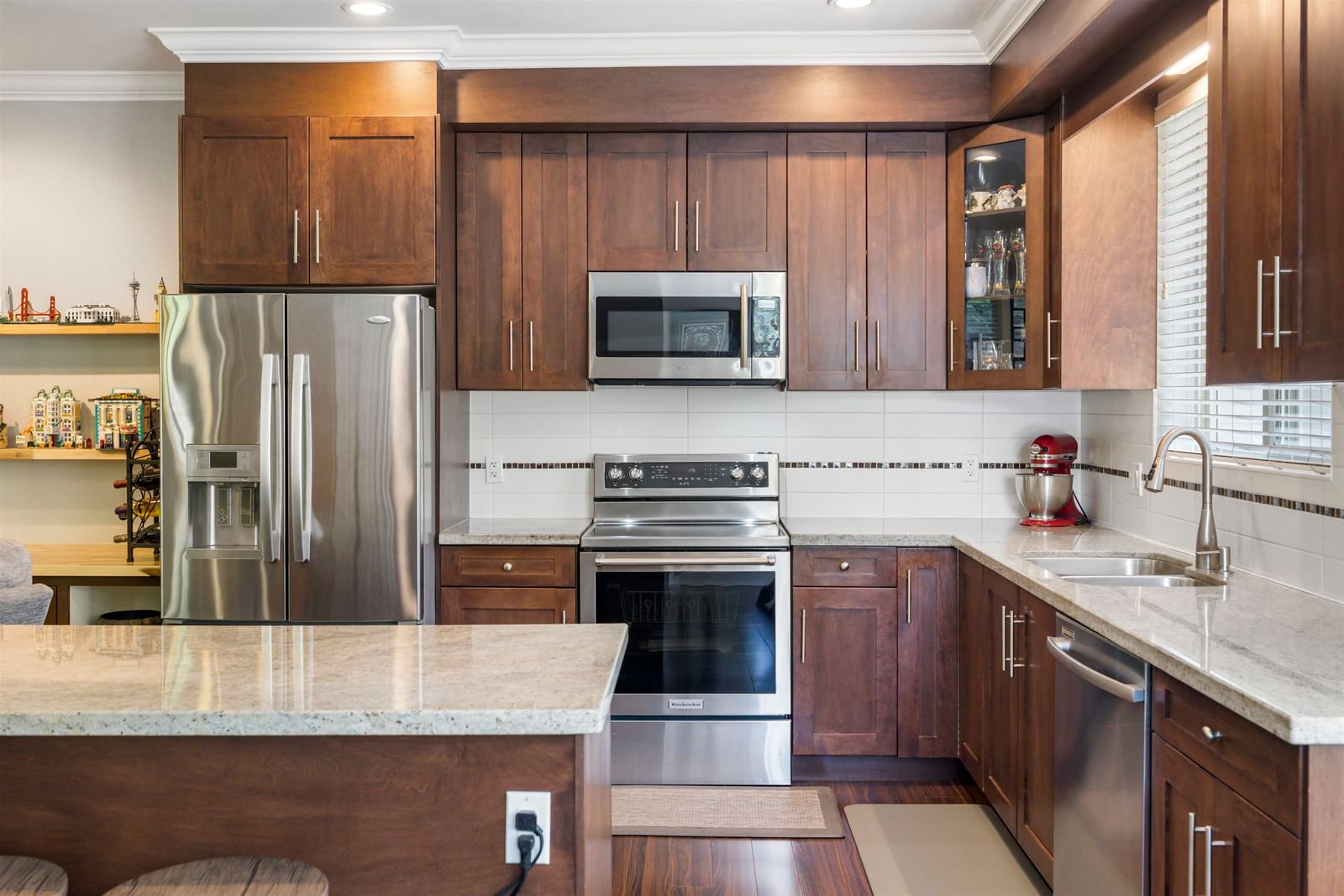 Listing Image 12