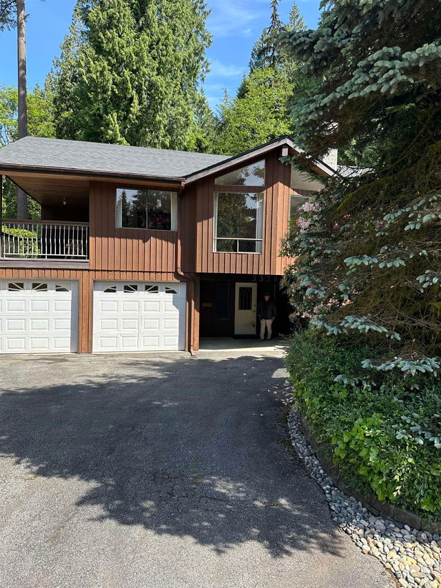 3328 Tennyson Crescent