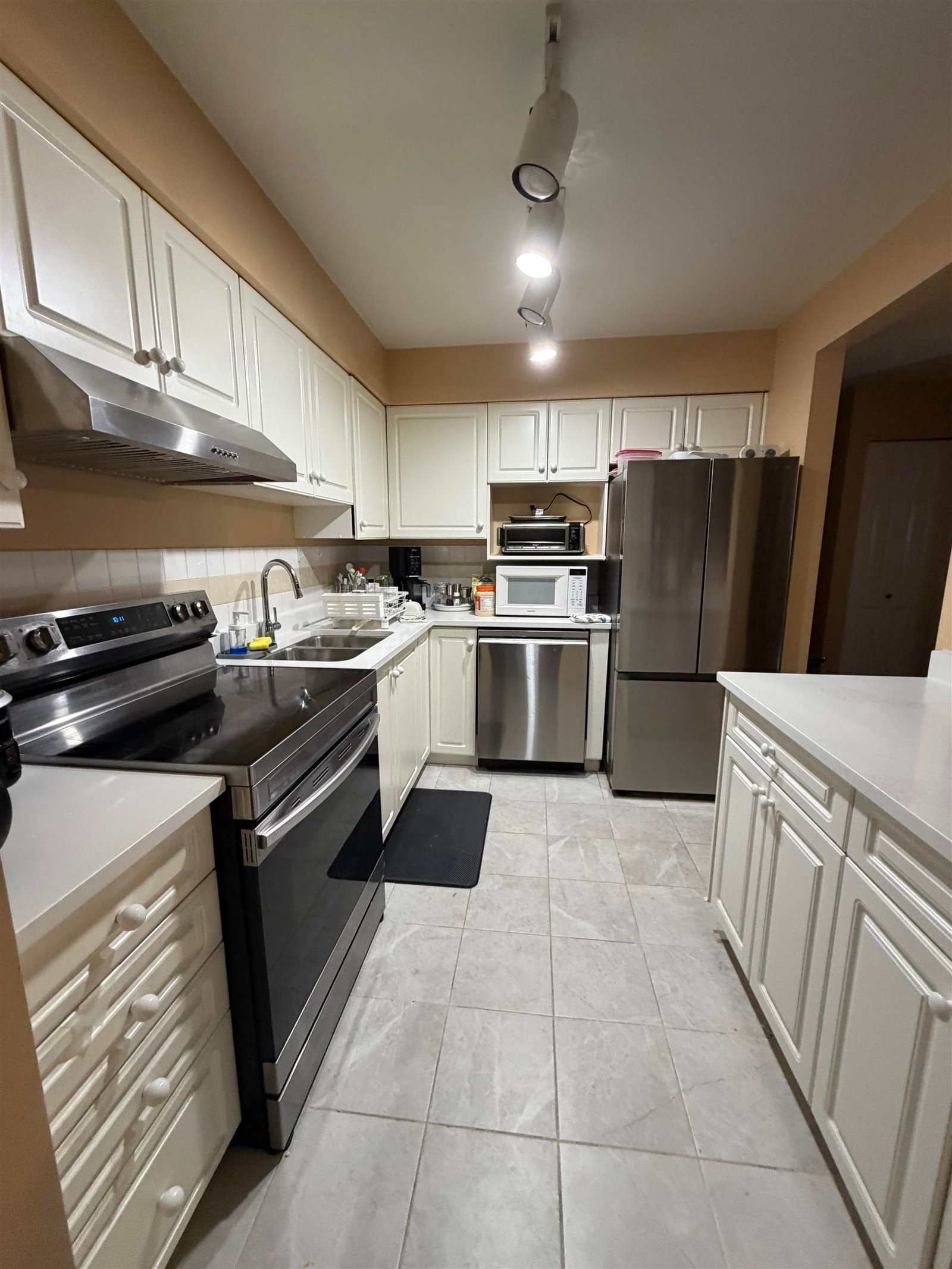 Listing Image 16
