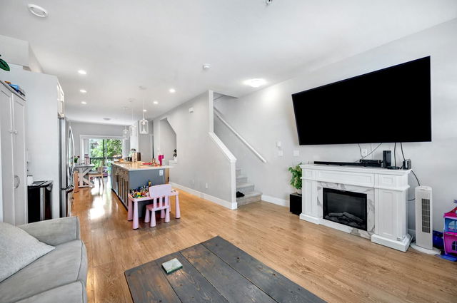 12X - 20498 82 Avenue
