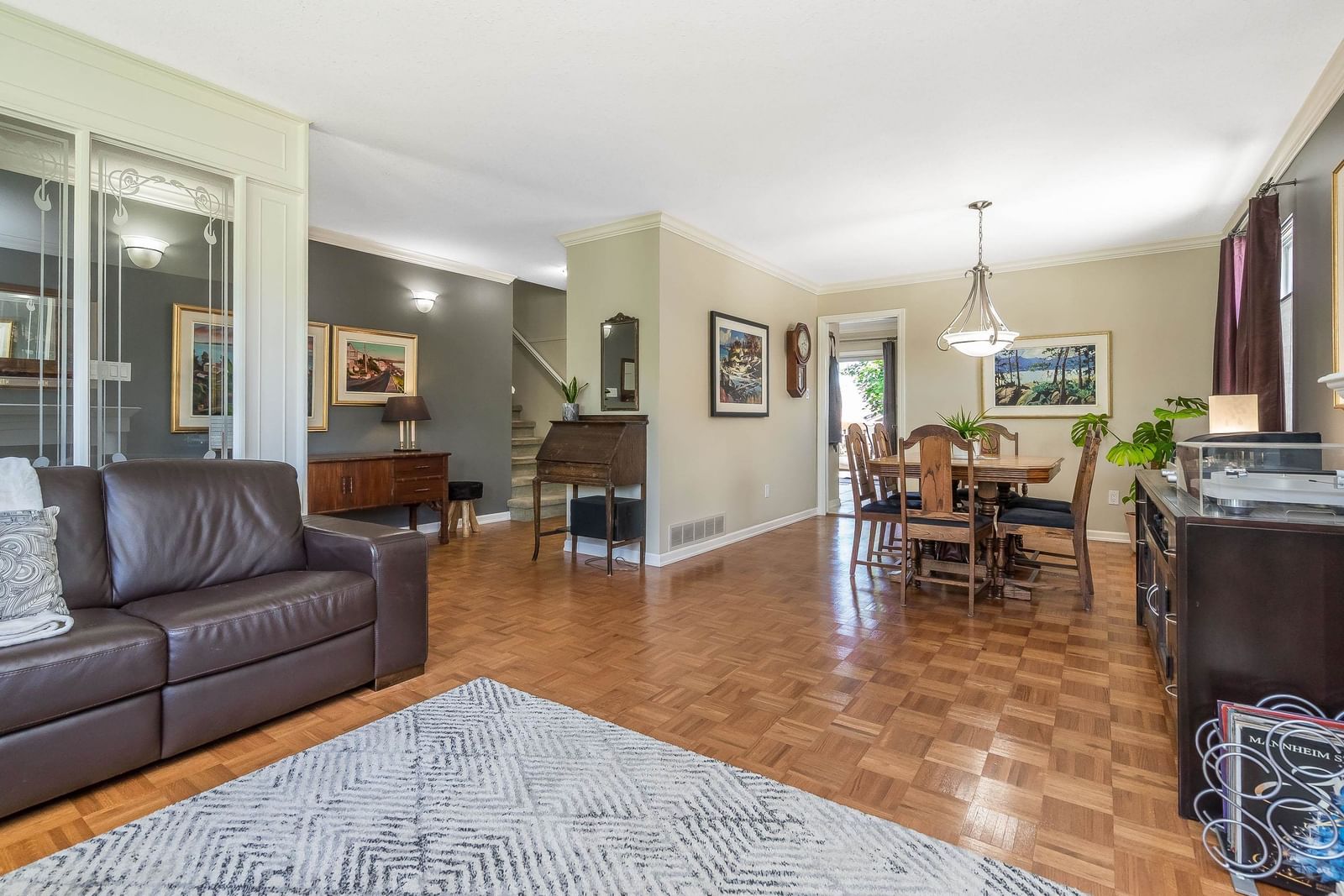 Listing Image 8