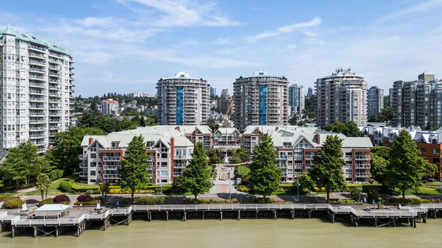 306 - 1240 Quayside Drive
