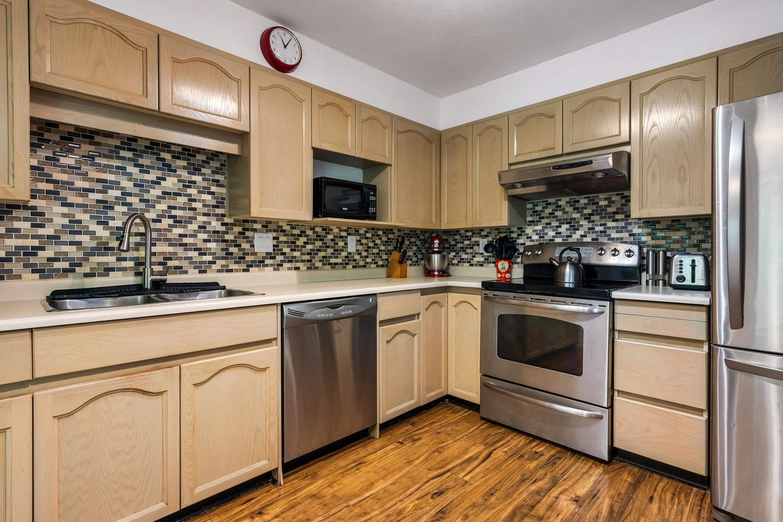 Listing Image 9