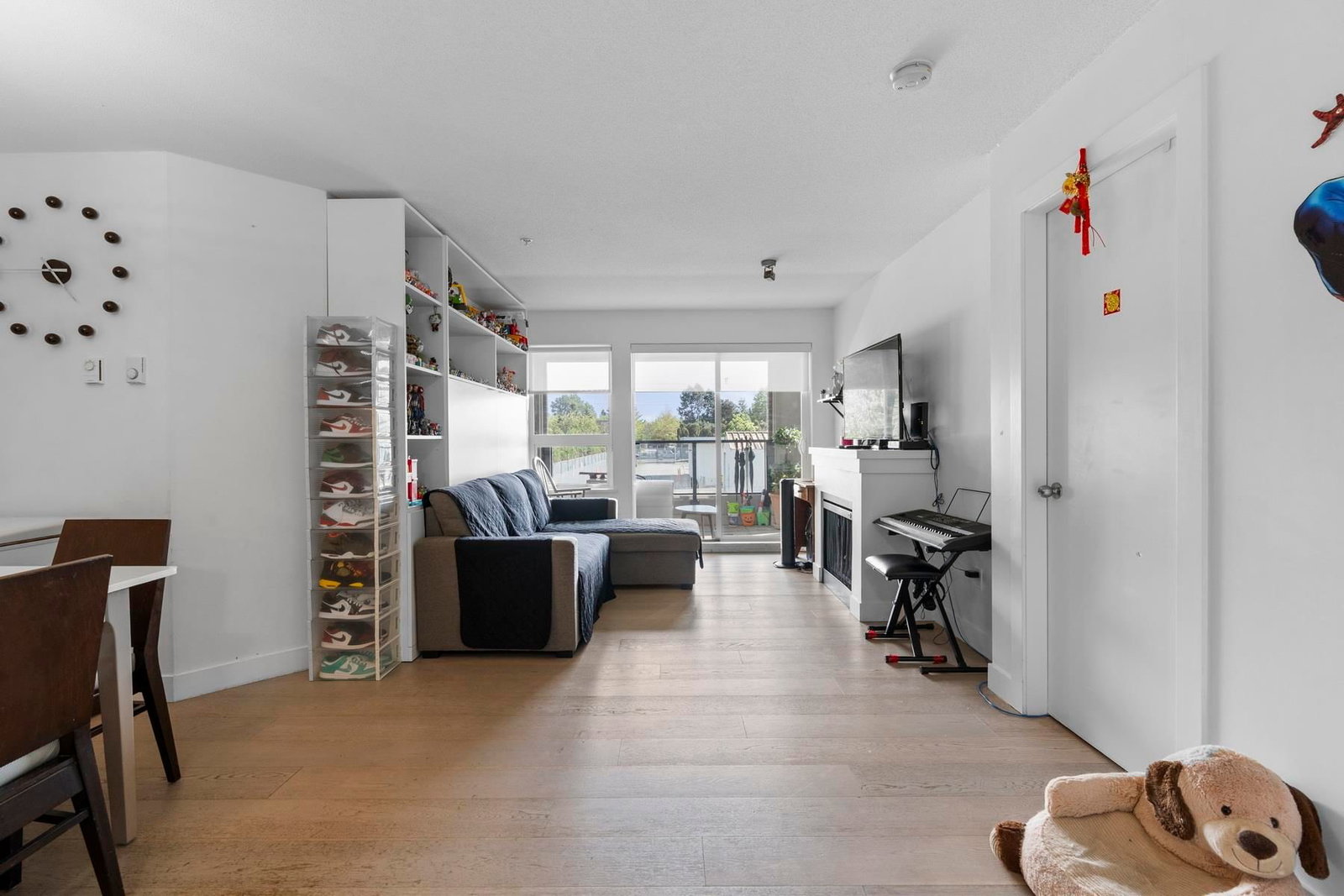 Listing Image 11