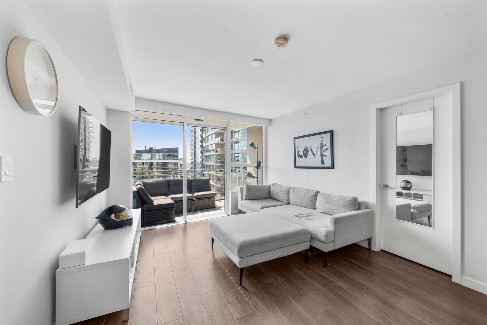 Listing Image 15