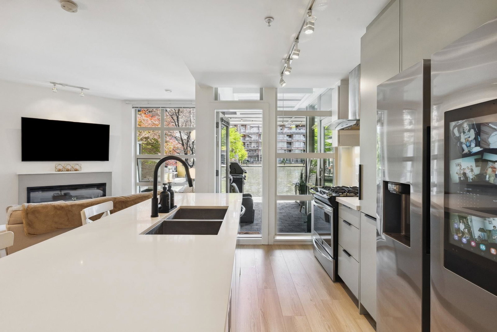 Listing Image 12