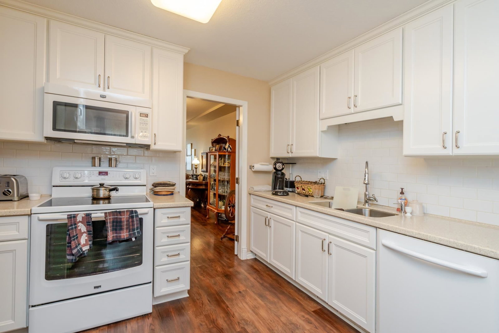 Listing Image 11