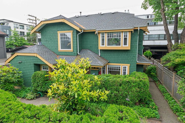 2952 8th Avenue W