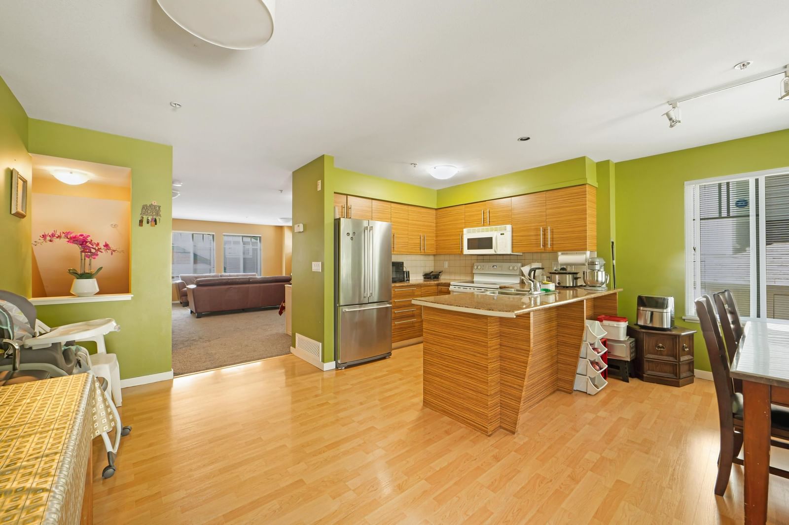Listing Image 9